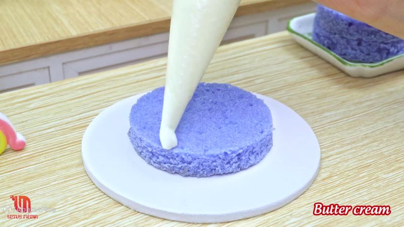 کیک رنگارنگ  مینی کیک مینیاتوری  باترکریم رنگین کمانی