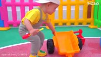 سنیا , بابایی و نیکی با بیل مکانیکی به دنبال گنج می گردند